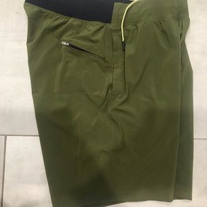 Lululemon mens T.H.E. Short Olive Sz Med